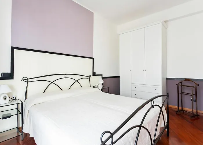Santa Chiara Apartment By Myhomeincomo