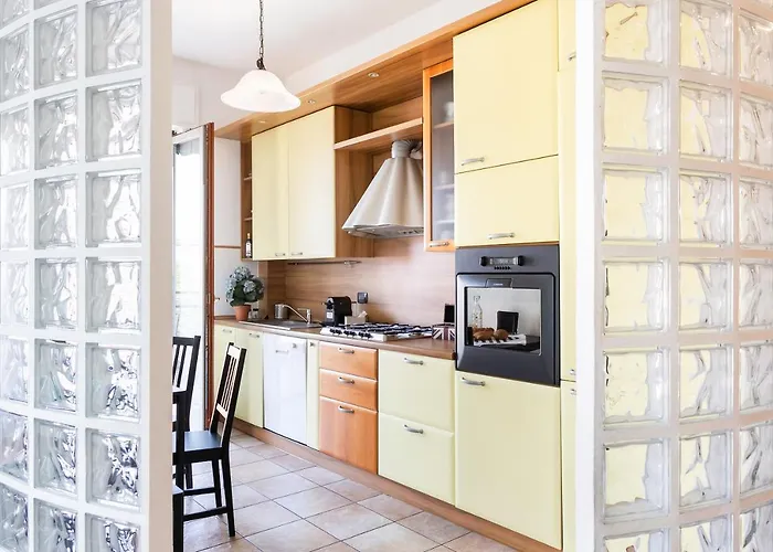 Santa Chiara Apartment By Myhomeincomo